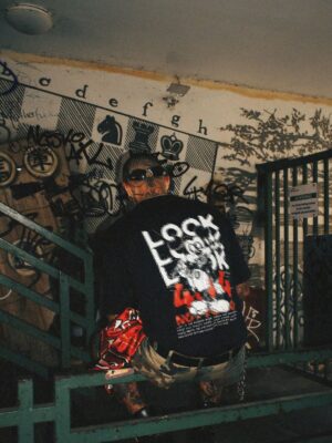 Graphic T-Shirt “distorted vision”